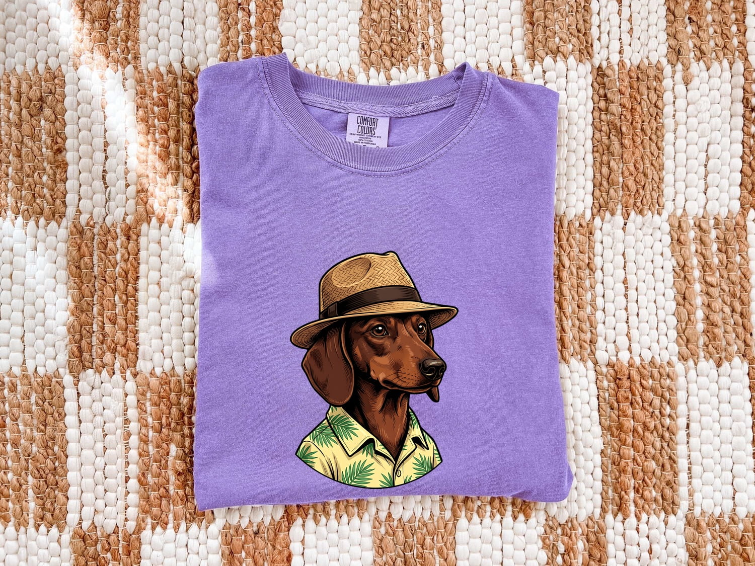 Dachshund Shirt for Women – Beach Hat Travel Wiener Dog Graphic Tee
