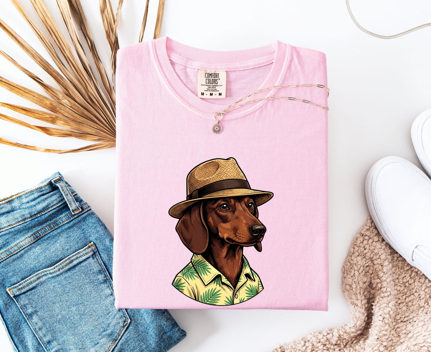 Dachshund Shirt for Women – Beach Hat Travel Wiener Dog Graphic Tee