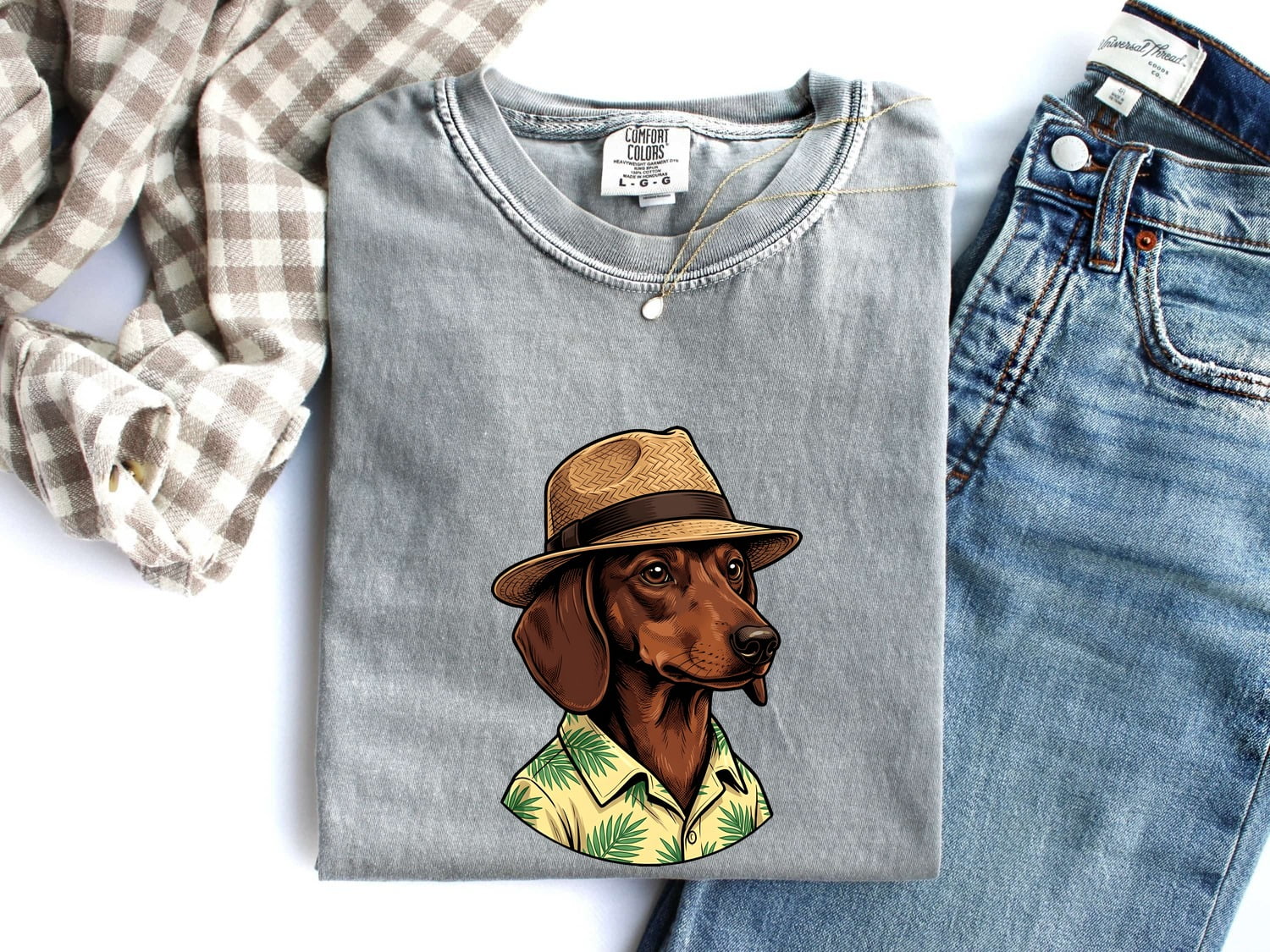 Dachshund Shirt for Women – Beach Hat Travel Wiener Dog Graphic Tee