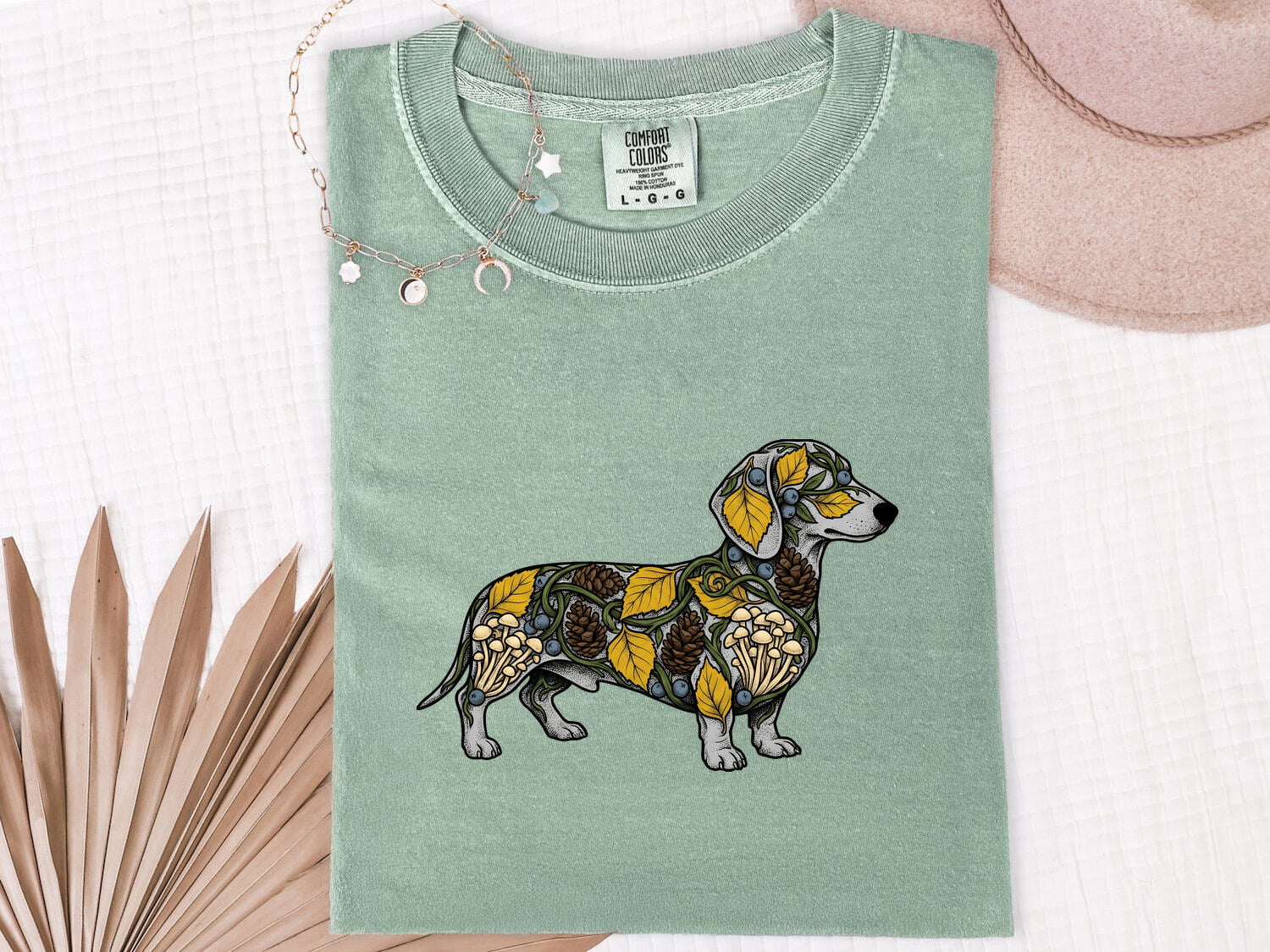 Dachshund Shirt for Women – Nature Leaf Art Wiener Dog Graphic Tee