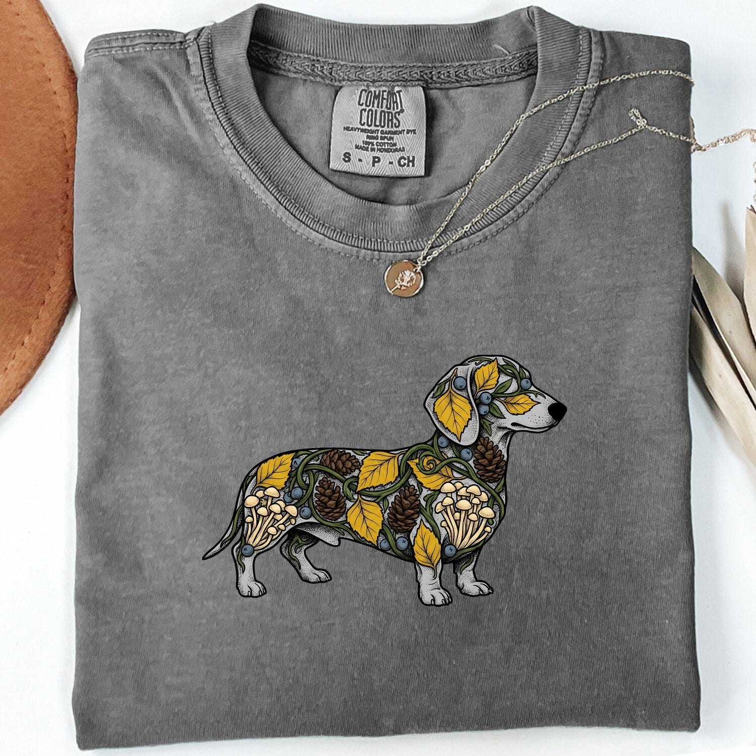 Dachshund Shirt for Women – Nature Leaf Art Wiener Dog Graphic Tee