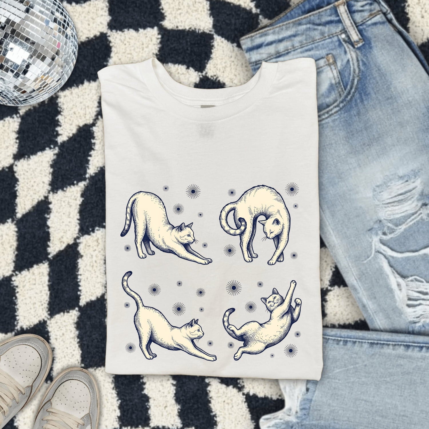 Cat Mom Graphic Tee – Retro Kitten Shirt for Women
