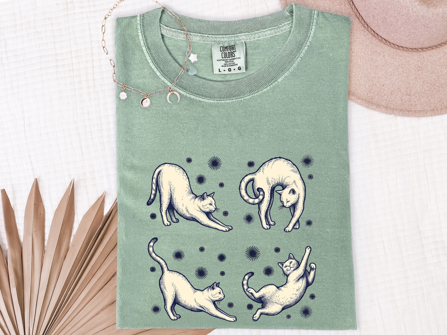 Cat Mom Graphic Tee – Retro Kitten Shirt for Women