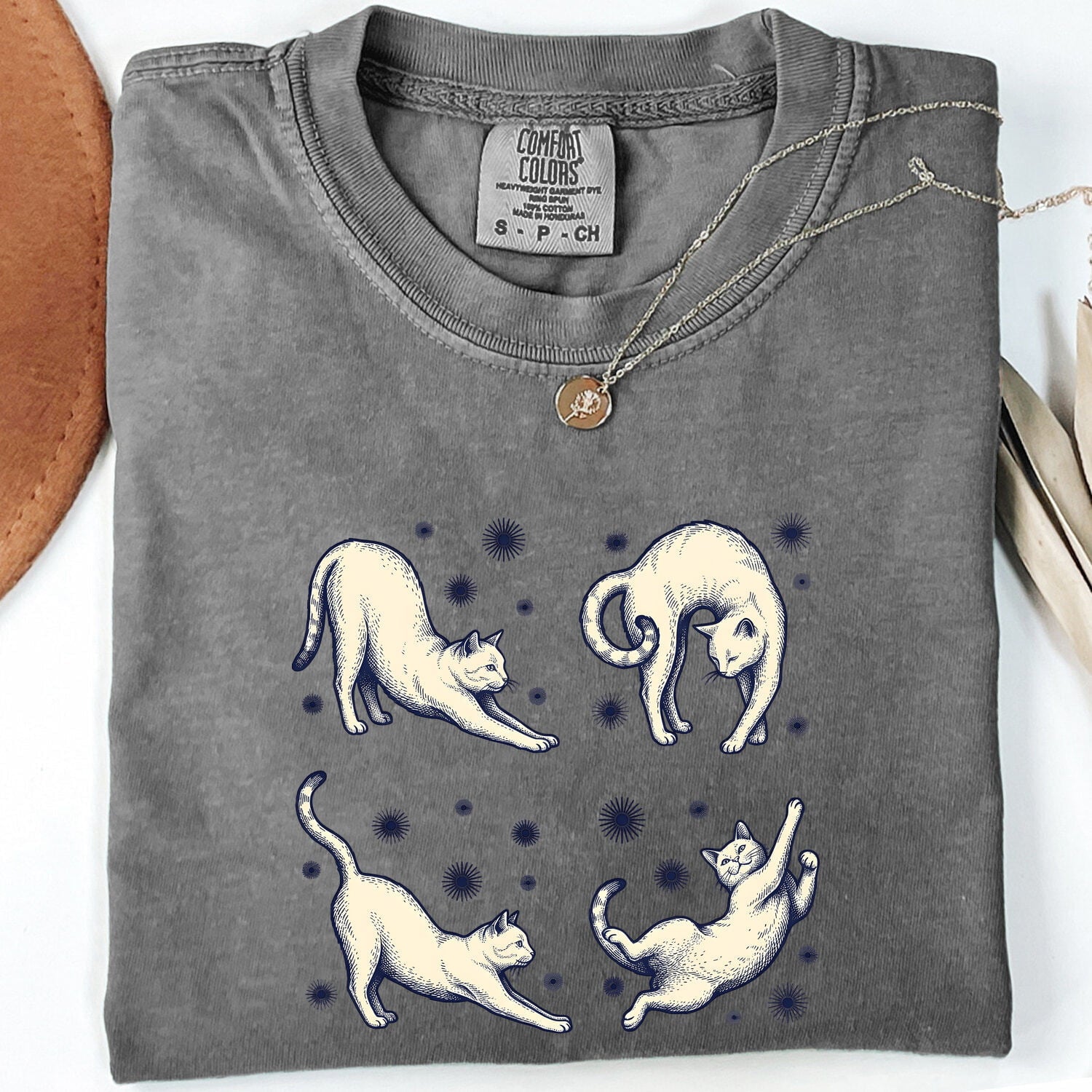 Cat Mom Graphic Tee – Retro Kitten Shirt for Women