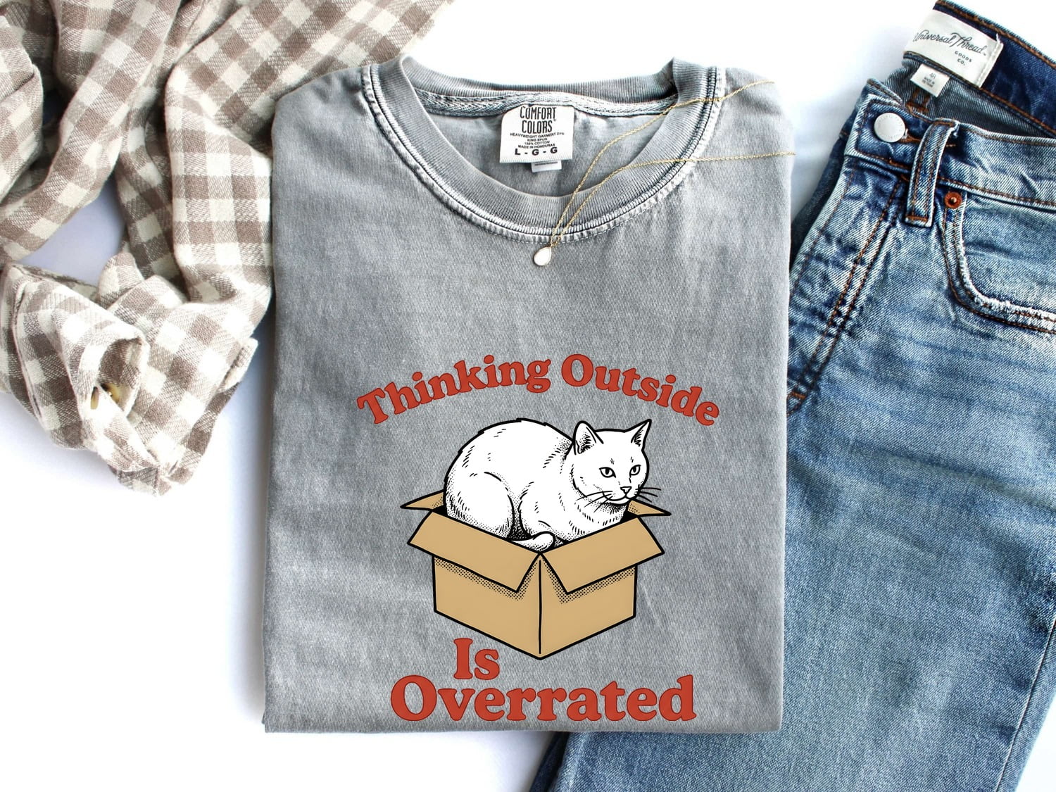 Cat Box Shirt Cat Humor Gift Women Vintage Tee Litter Box T-Shirt Feline Fan Retro Tshirt Funny Graphic Hand Drawn Cardboard Box Tshirt