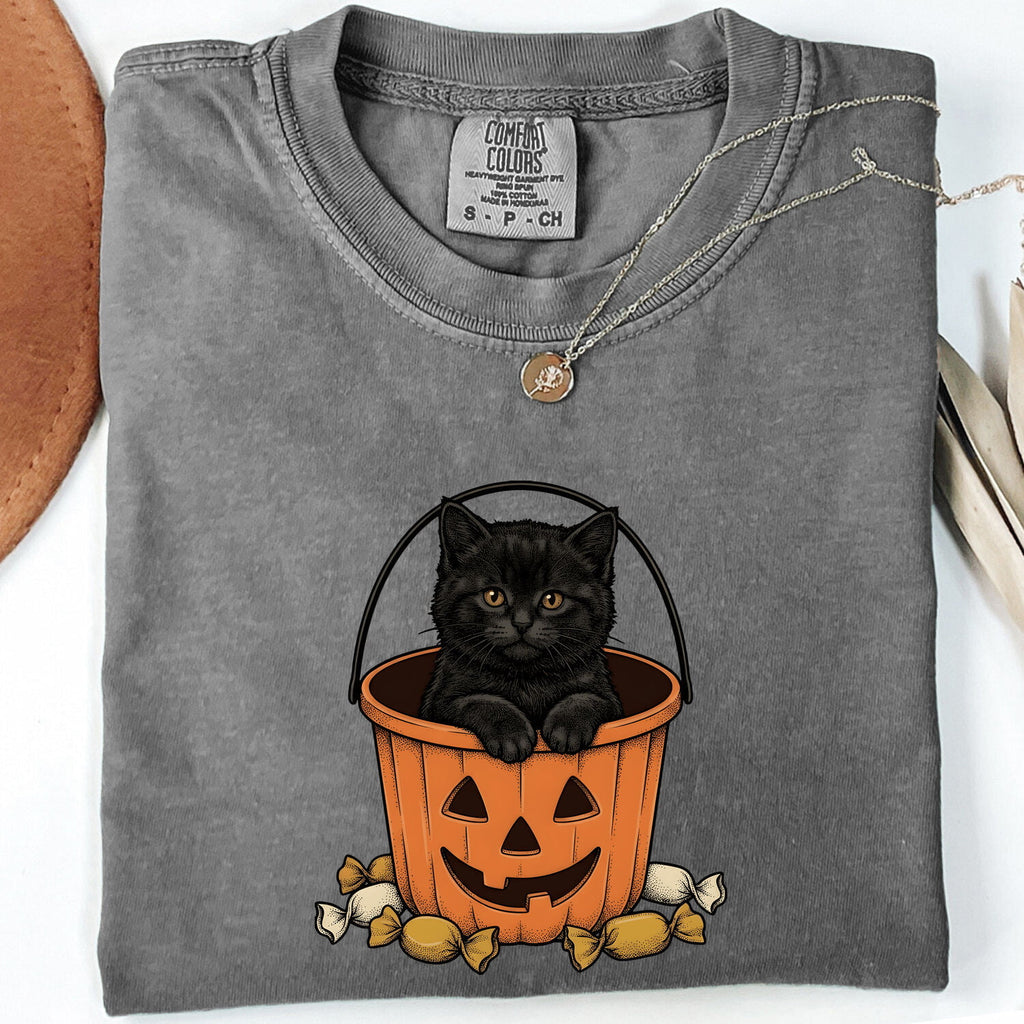 Black Cat Shirt Halloween Cat Gift Women Vintage Tee Kitty T-Shirt Horror Fan Retro Tshirt Feline Graphic Hand Drawn Pumpkin Bucket Tshirt