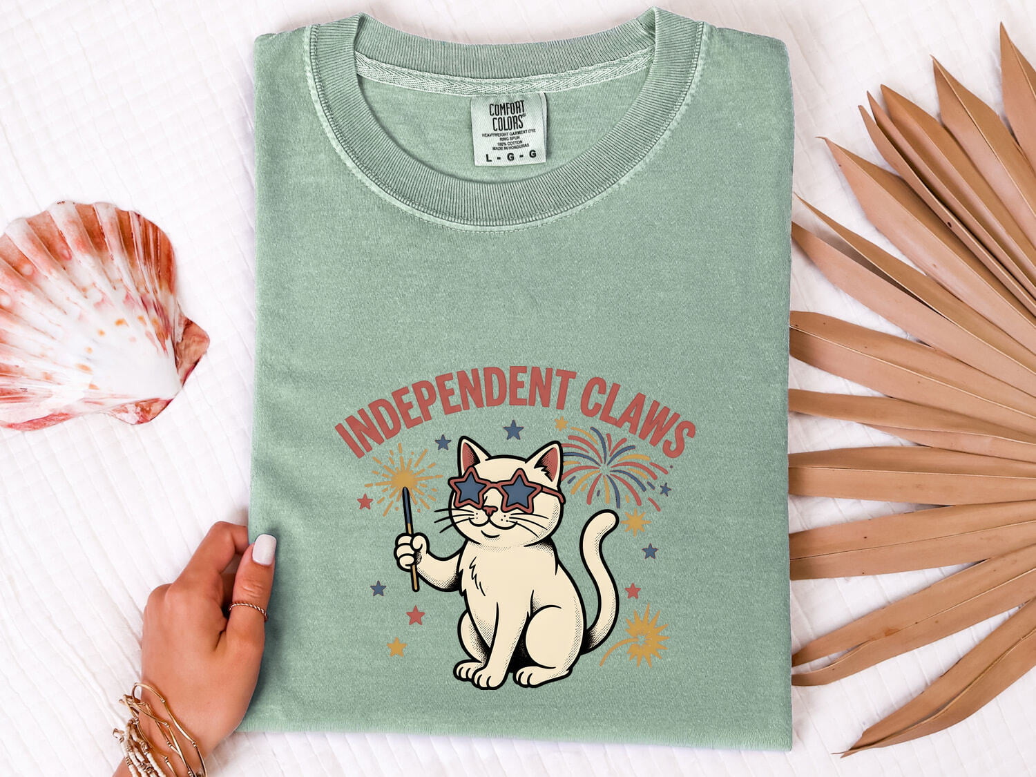 4th of July Cat Shirt for Women – Patriotic Vintage Fireworks Kitty Graphic Tee