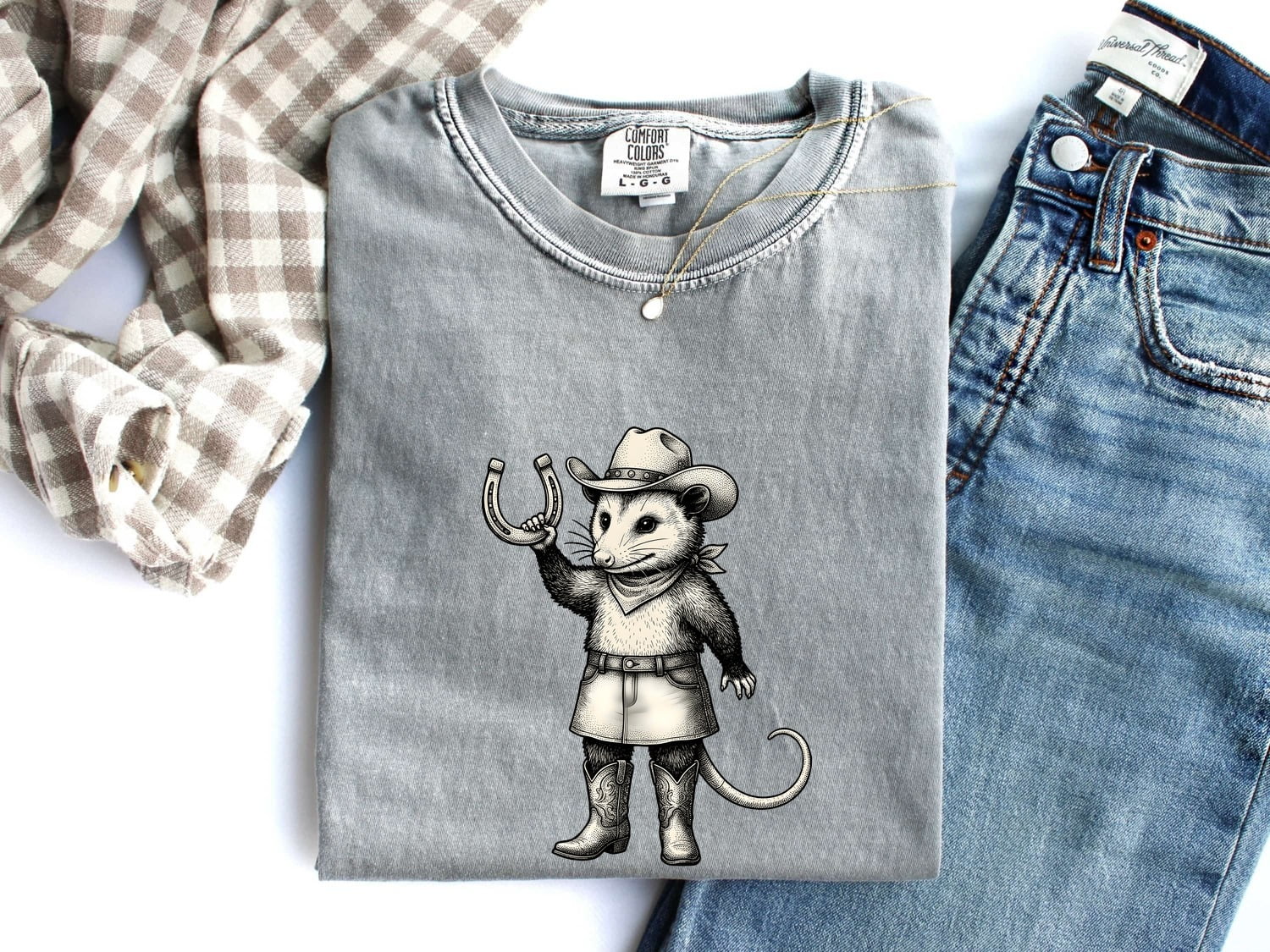 Opossum Rancher Shirt for Women – Cowgirl Line Art Iron Horseshoe Possum Graphic Tee
