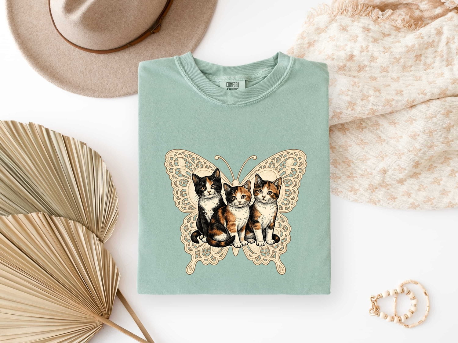 Calico Cat Shirt Cat Pet Gift Women Hippie Tee Kitten T-Shirt Cat Fan Feline Tshirt Animal Graphic Retro Moth Tshirt