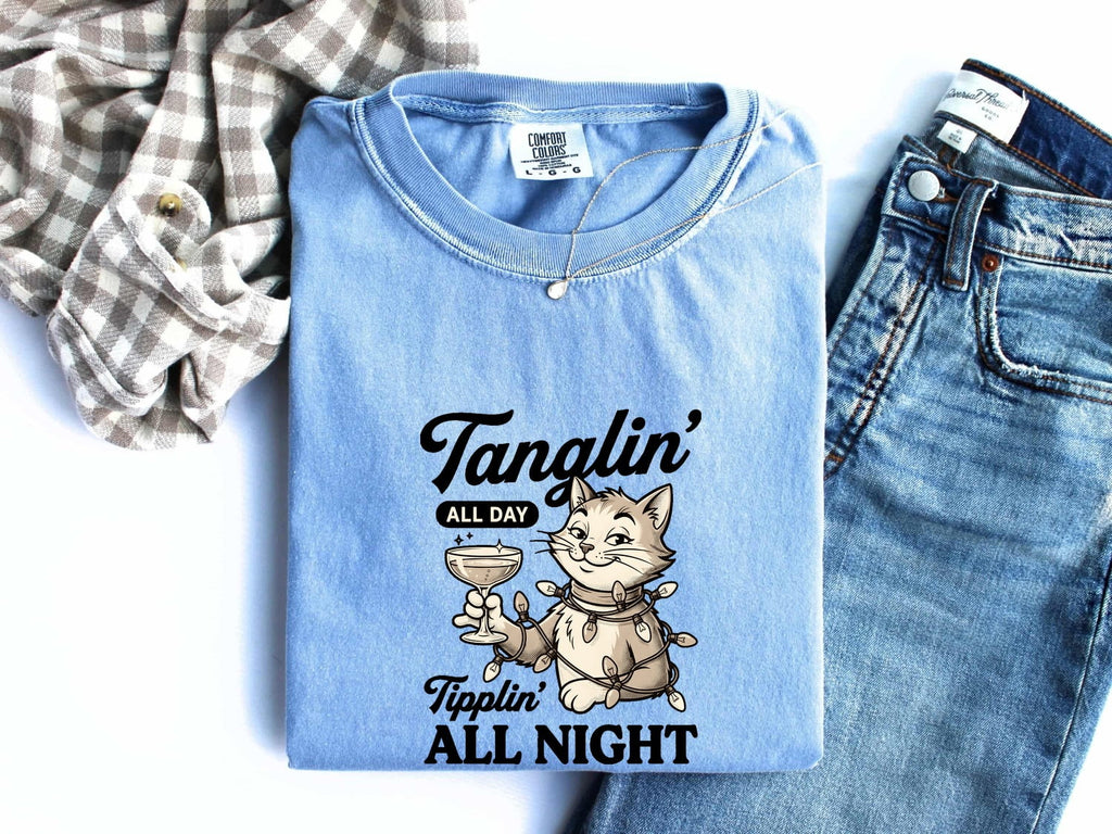 Kitty Beverage Shirt for Women – Christmas Cat Drink String Lights Art Print Graphic Tee