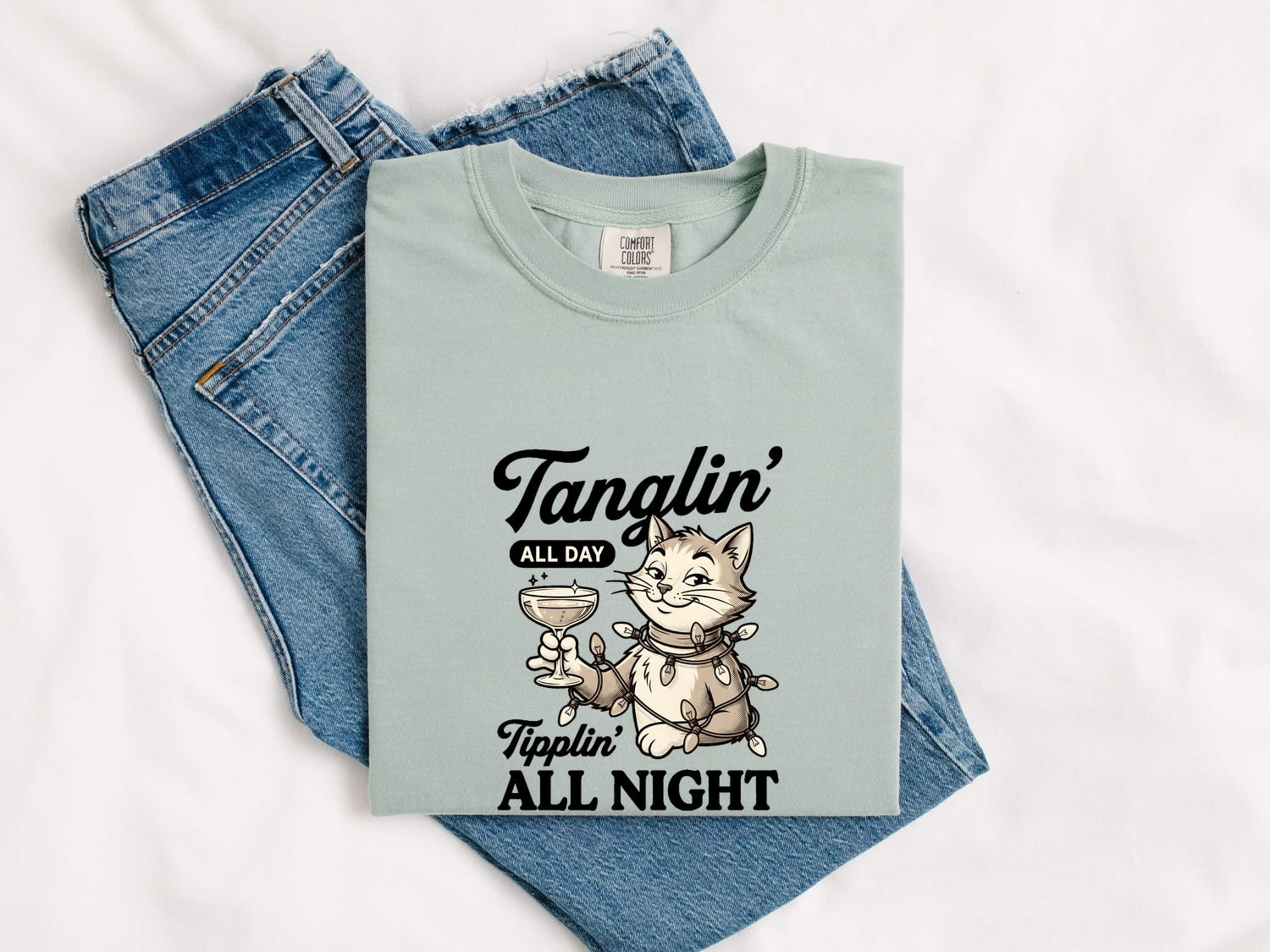 Kitty Beverage Shirt for Women – Christmas Cat Drink String Lights Art Print Graphic Tee