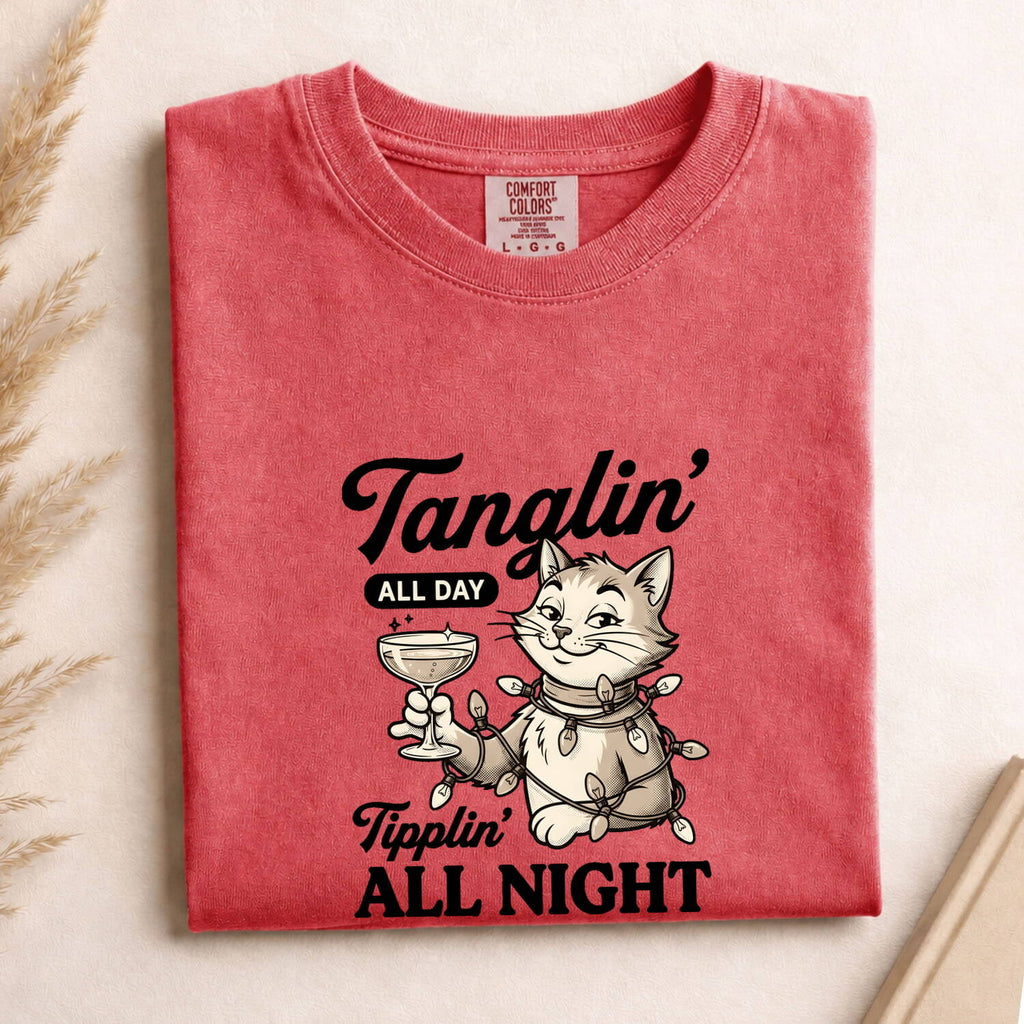 Kitty Beverage Shirt for Women – Christmas Cat Drink String Lights Art Print Graphic Tee