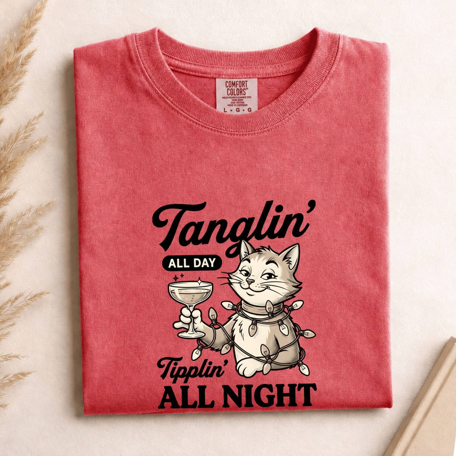Kitty Beverage Shirt for Women – Christmas Cat Drink String Lights Art Print Graphic Tee