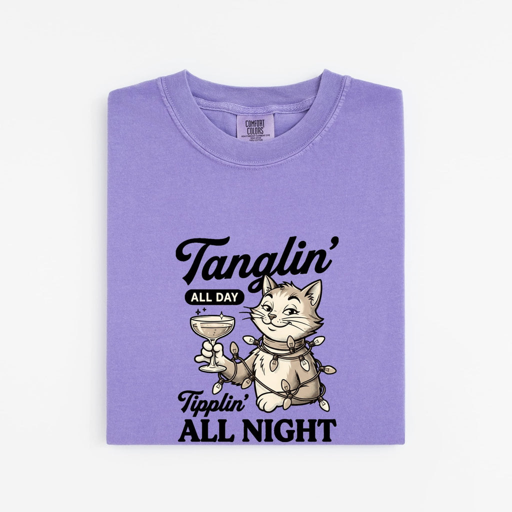 Kitty Beverage Shirt for Women – Christmas Cat Drink String Lights Art Print Graphic Tee