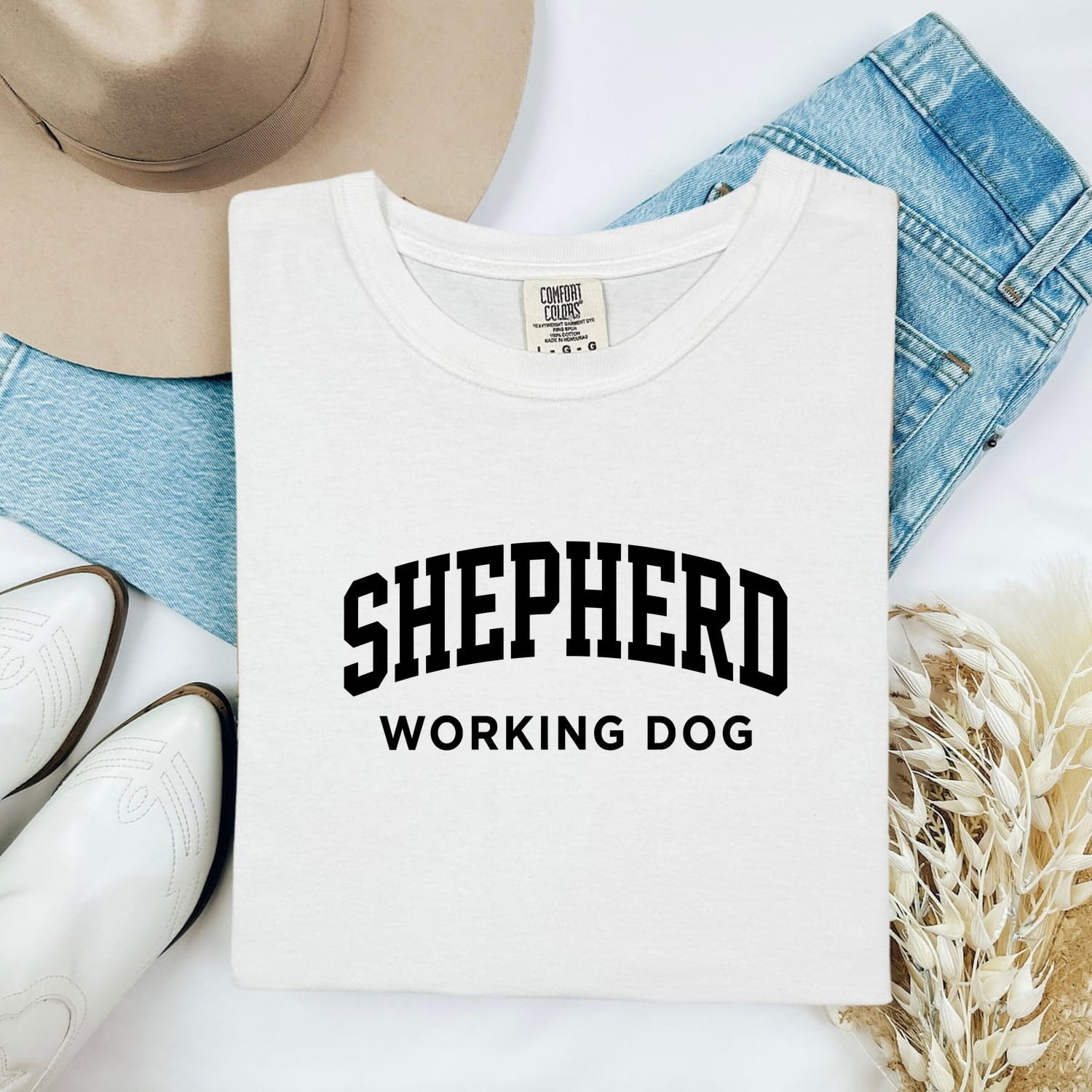 Shepherd Dog Shirt Dog Pets Gift Women Bold Tee Shepherd T-Shirt Dog Fan Collie Graphic Tshirt Vintage Arched Text Tshirt