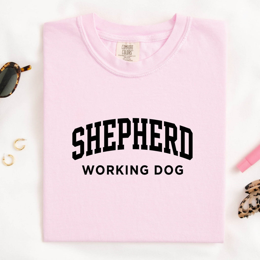 Shepherd Dog Shirt Dog Pets Gift Women Bold Tee Shepherd T-Shirt Dog Fan Collie Graphic Tshirt Vintage Arched Text Tshirt