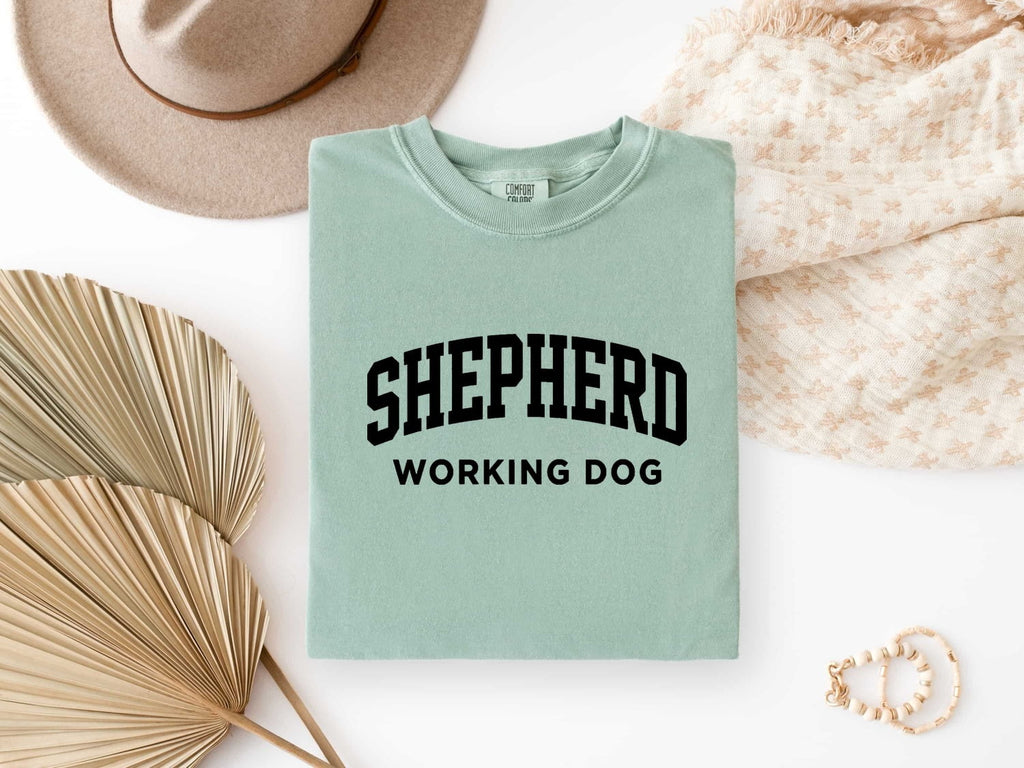 Shepherd Dog Shirt Dog Pets Gift Women Bold Tee Shepherd T-Shirt Dog Fan Collie Graphic Tshirt Vintage Arched Text Tshirt