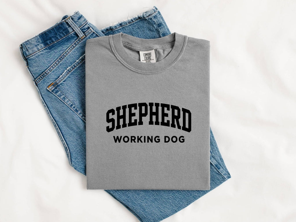 Shepherd Dog Shirt Dog Pets Gift Women Bold Tee Shepherd T-Shirt Dog Fan Collie Graphic Tshirt Vintage Arched Text Tshirt