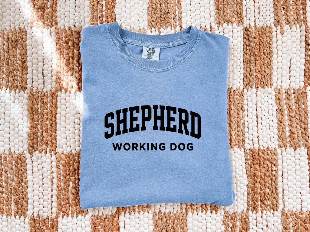 Shepherd Dog Shirt Dog Pets Gift Women Bold Tee Shepherd T-Shirt Dog Fan Collie Graphic Tshirt Vintage Arched Text Tshirt