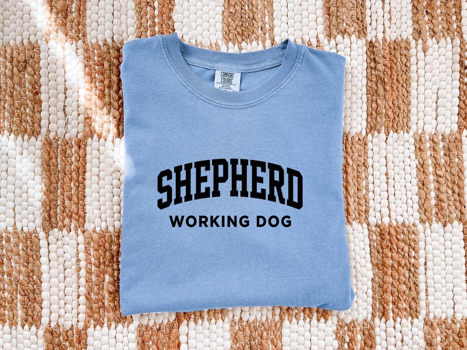 Shepherd Dog Shirt Dog Pets Gift Women Bold Tee Shepherd T-Shirt Dog Fan Collie Graphic Tshirt Vintage Arched Text Tshirt