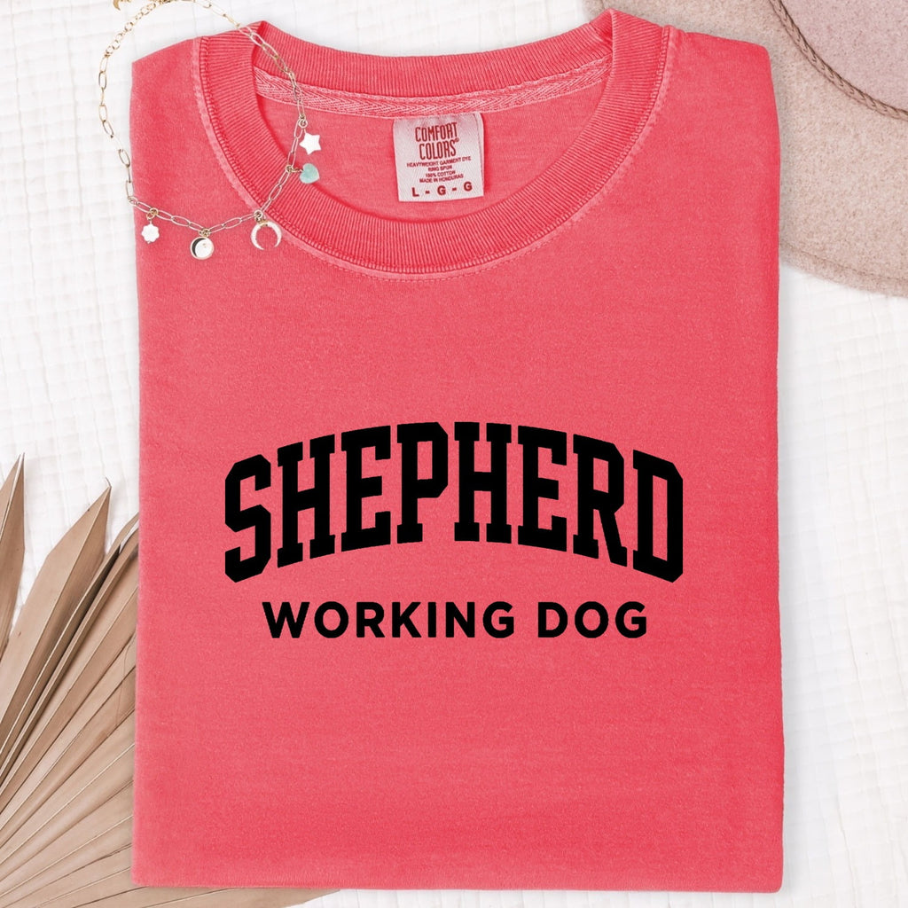 Shepherd Dog Shirt Dog Pets Gift Women Bold Tee Shepherd T-Shirt Dog Fan Collie Graphic Tshirt Vintage Arched Text Tshirt