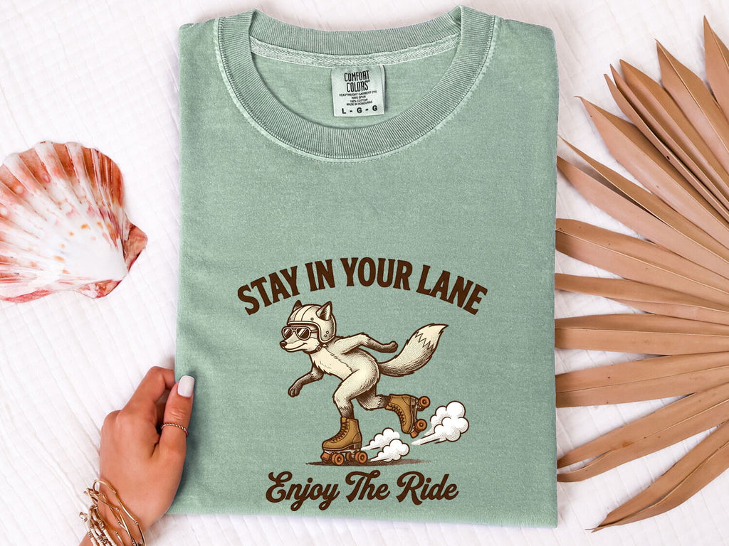 Fox Roller Skates Shirt for Women – Cute Retro Cartoon Inline Skate Helmet Animal Graphic Tee