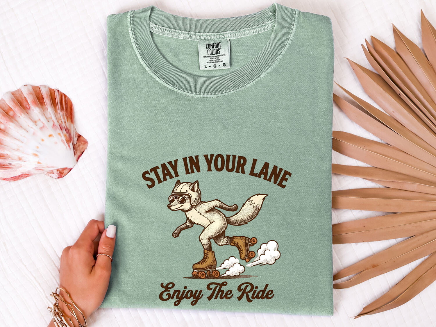 Fox Roller Skates Shirt for Women – Cute Retro Cartoon Inline Skate Helmet Animal Graphic Tee