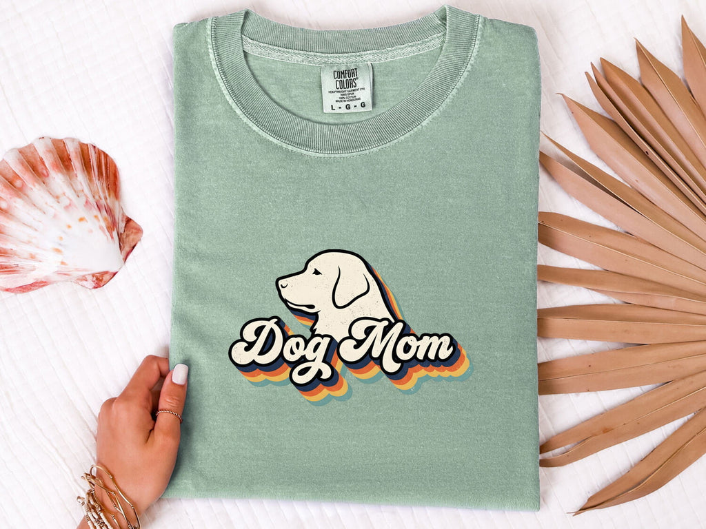 Labrador Shirt for Women – Retro Vintage Rainbow Dog Mom Animal Graphic Tee