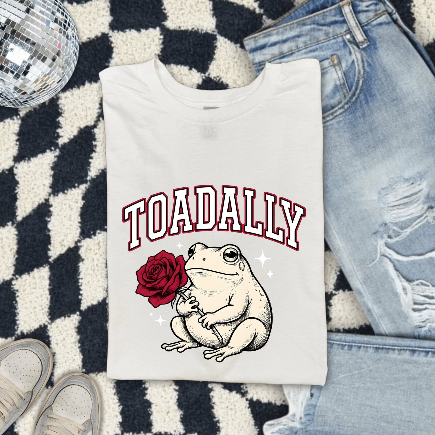 Valentine's Day Frog Shirt for Women – Old School Sketch Drawing Toad Rose Twinkles Graphic Tee