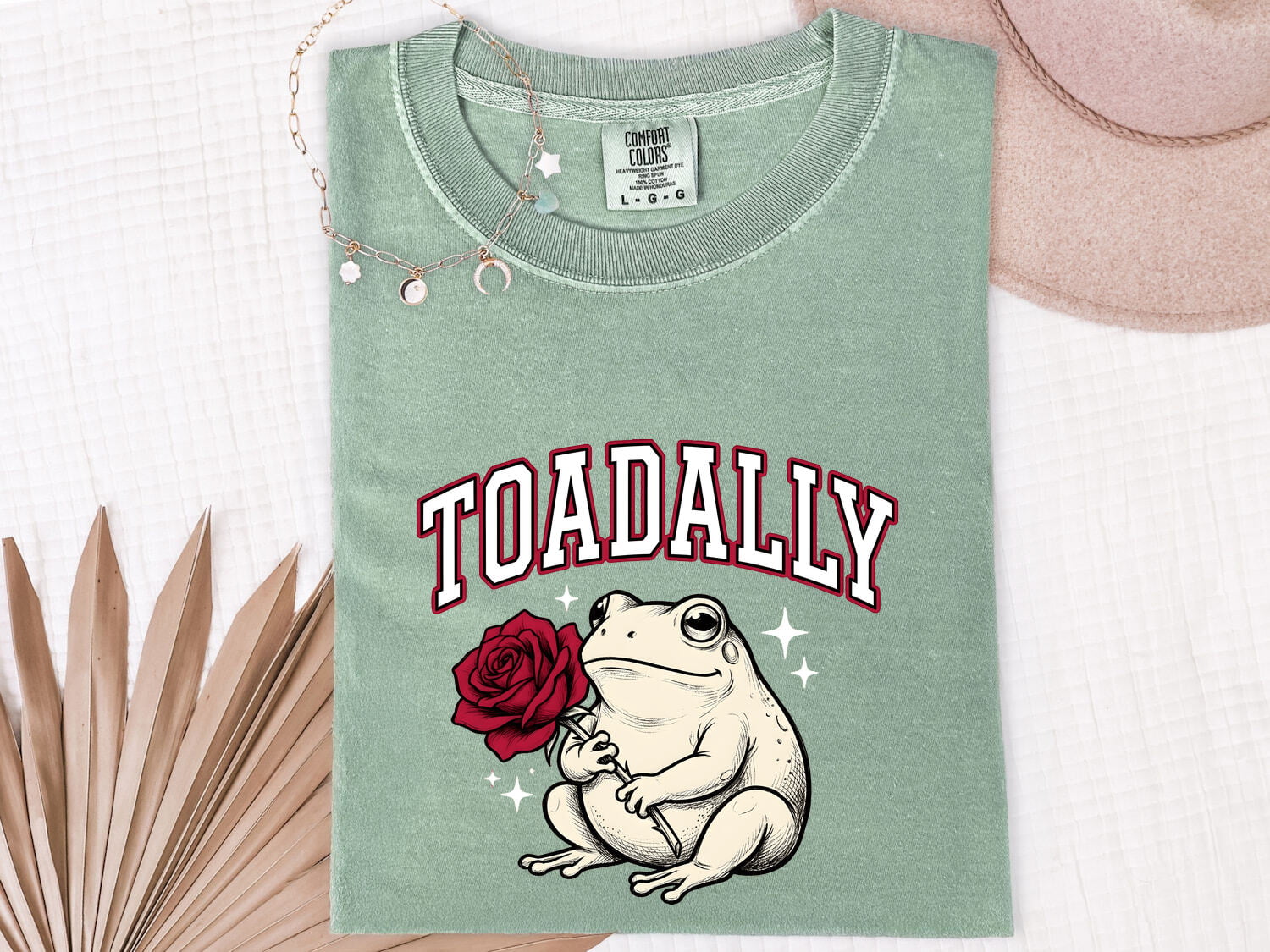 Valentine's Day Frog Shirt for Women – Old School Sketch Drawing Toad Rose Twinkles Graphic Tee