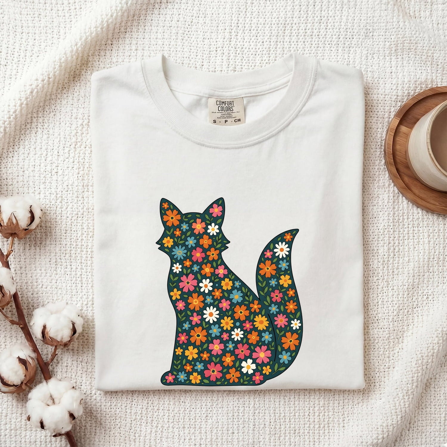 Garden Cat Shirt for Women – Vintage Floral Traditional Wild Blooms Kitty Graphic Tee