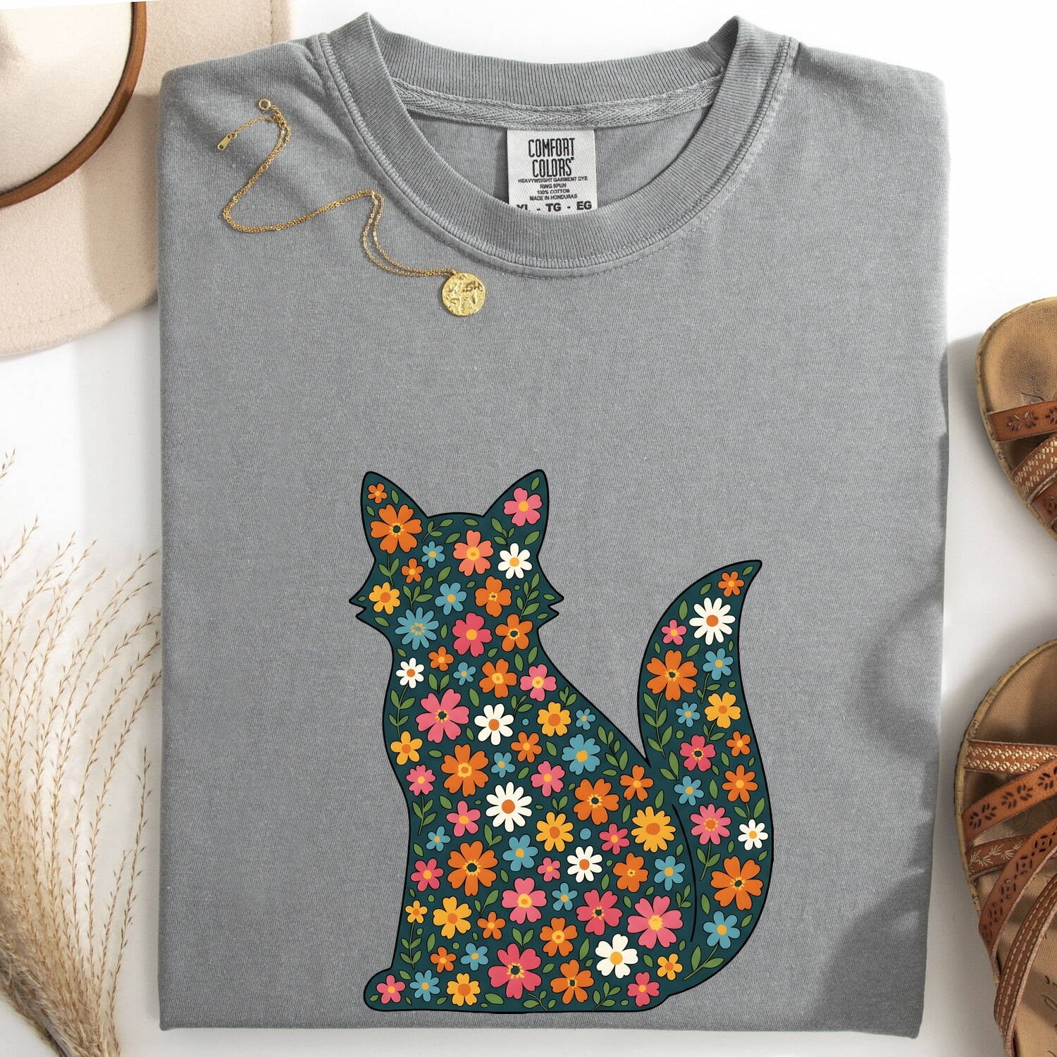 Garden Cat Shirt for Women – Vintage Floral Traditional Wild Blooms Kitty Graphic Tee