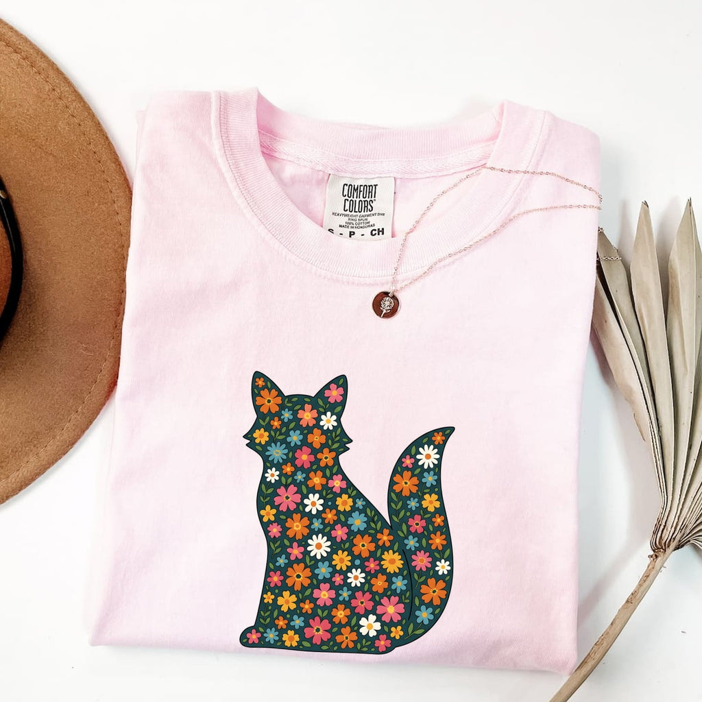 Garden Cat Shirt for Women – Vintage Floral Traditional Wild Blooms Kitty Graphic Tee