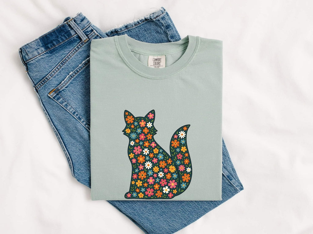Garden Cat Shirt for Women – Vintage Floral Traditional Wild Blooms Kitty Graphic Tee