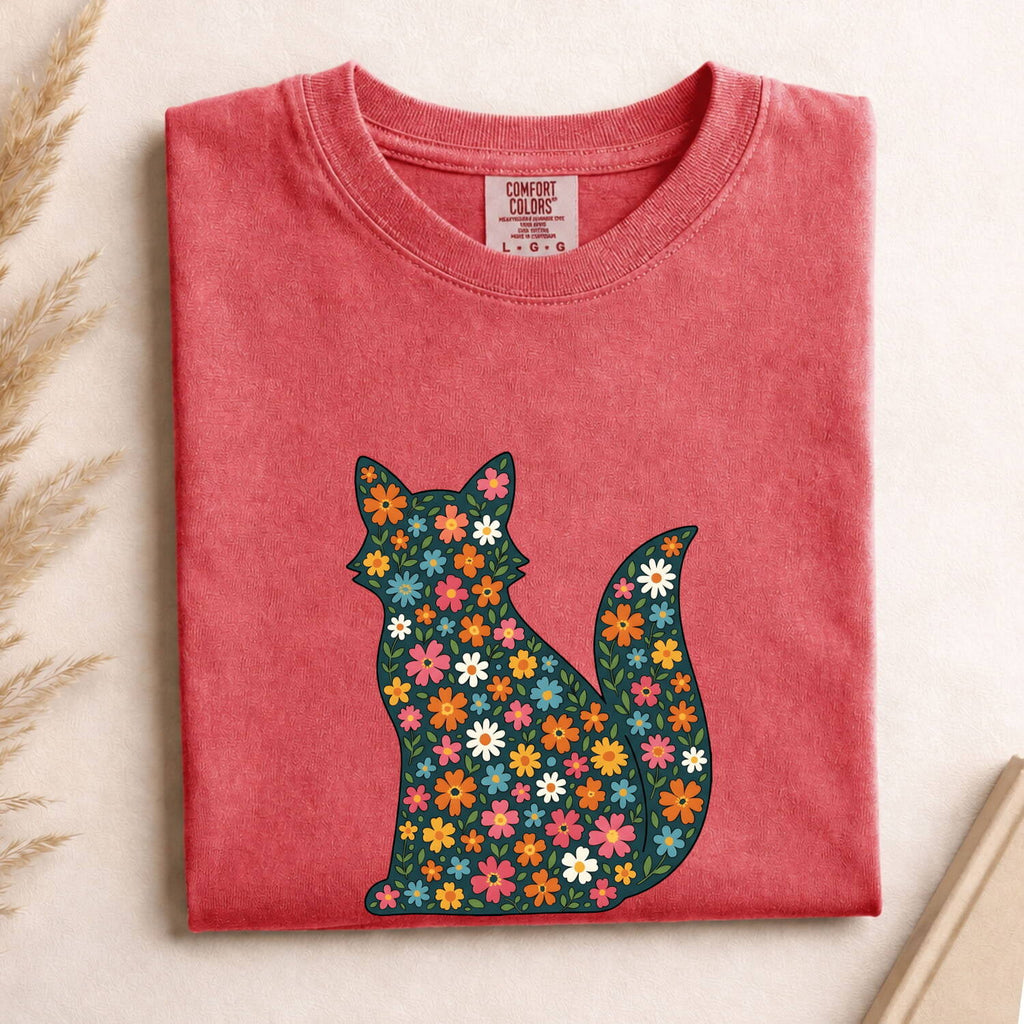 Garden Cat Shirt for Women – Vintage Floral Traditional Wild Blooms Kitty Graphic Tee