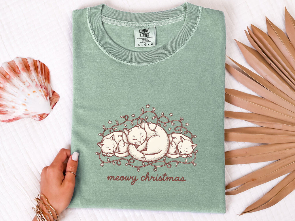 Christmas Cats Shirt for Women – Rustic Line Art Kittens Twinkle Holiday Graphic Tee