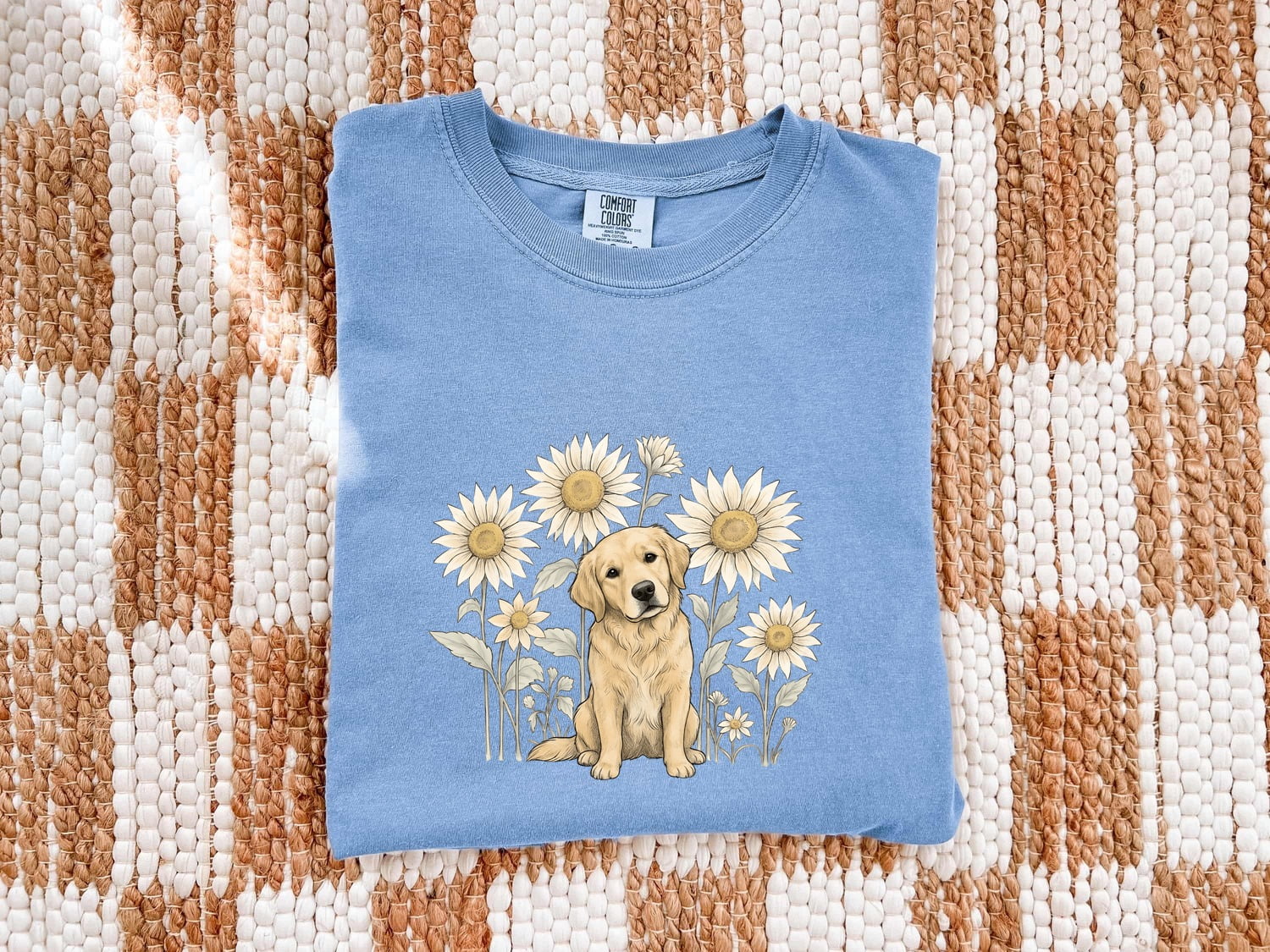 Golden Retriever Shirt for Women – Floral Doodle Sunflower Petals Nature Canine Graphic Tee