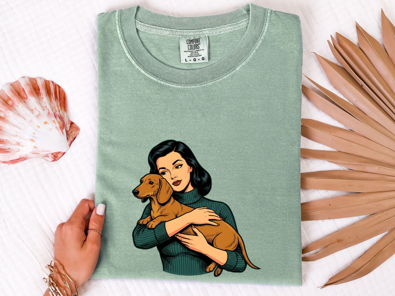 Dachshund Shirt for Women – Retro Cartoon Hug Wiener Dog Doodle Graphic Tee
