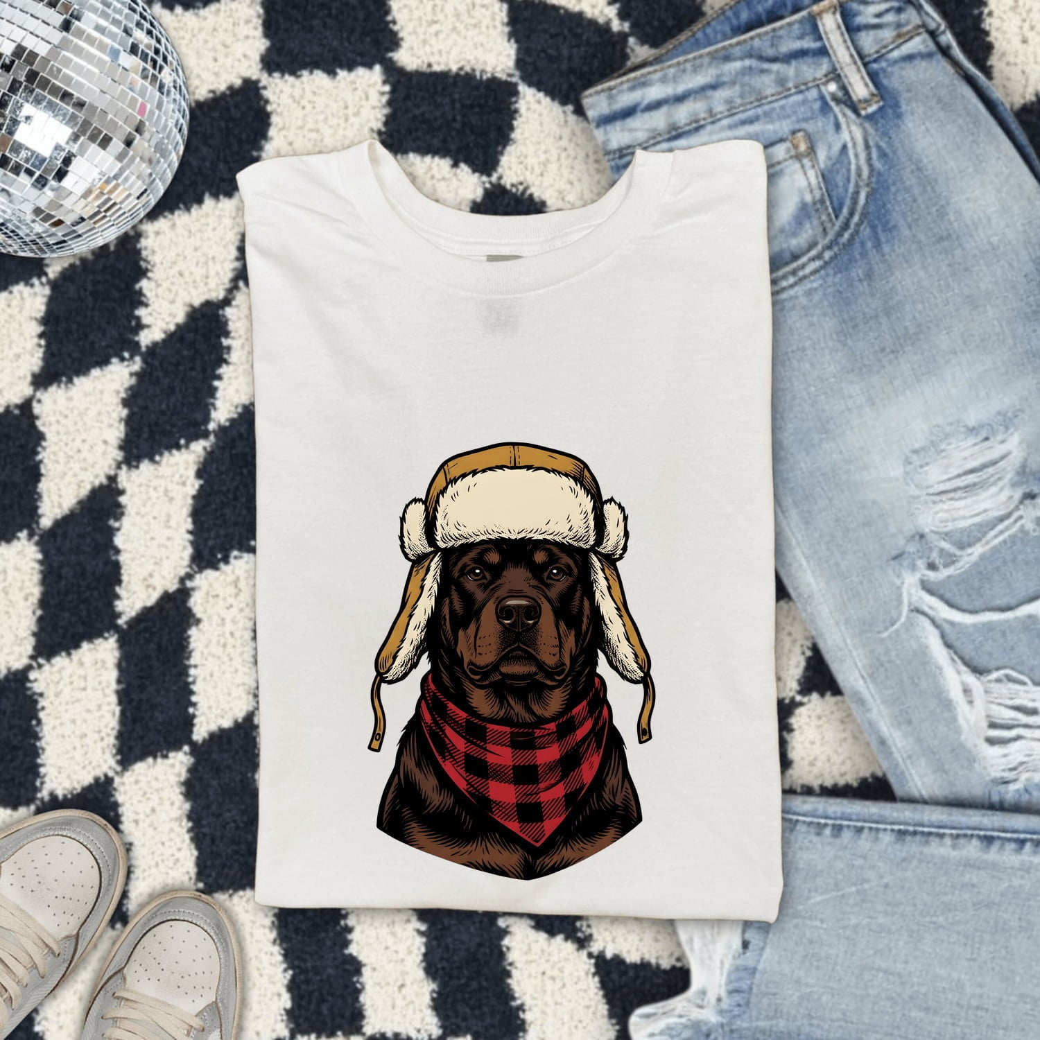 Rottweiler Shirt for Women – Vintage Hand Drawn Retro Adventure Trapper Hat Dog Graphic Tee