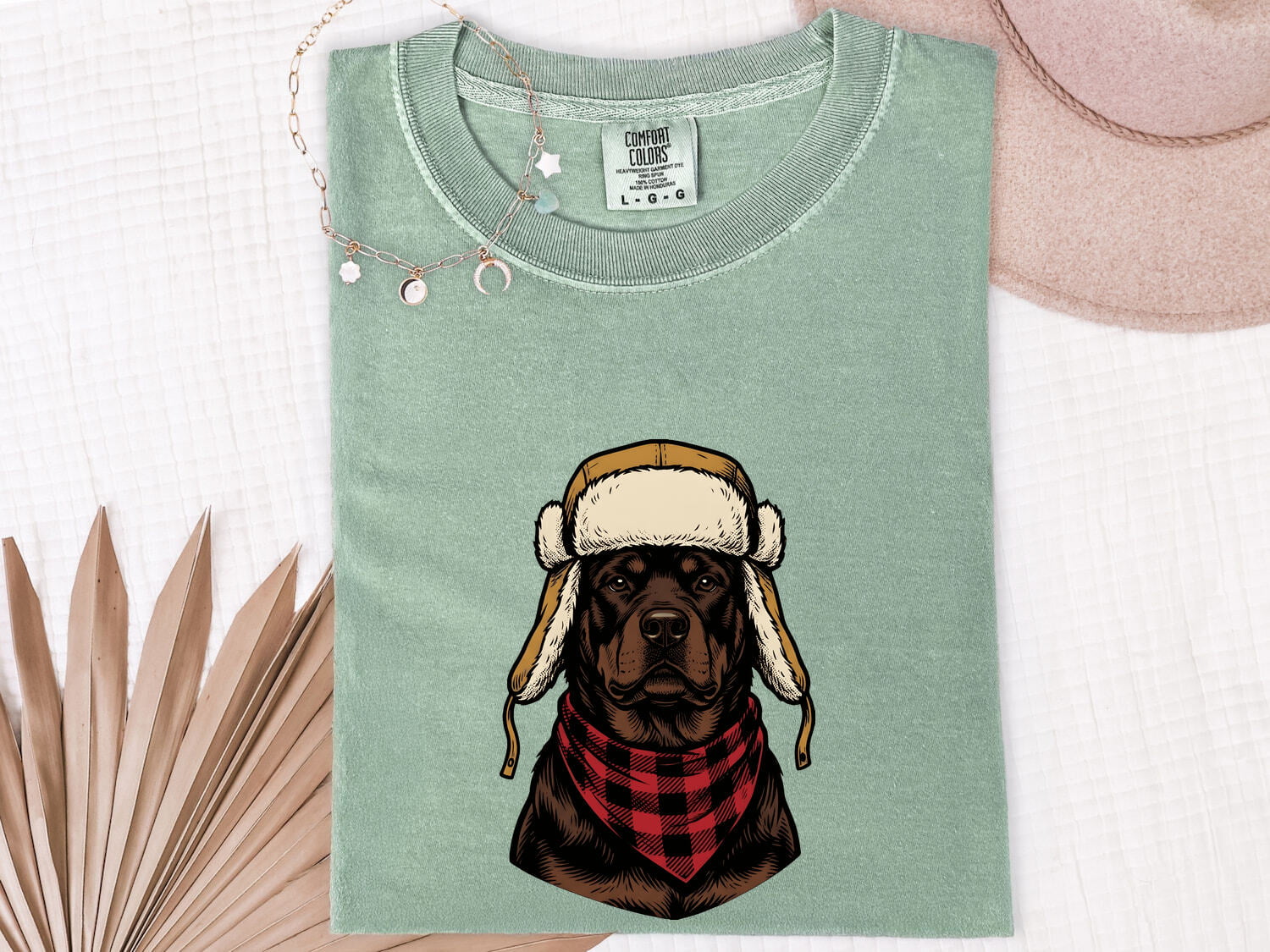 Rottweiler Shirt for Women – Vintage Hand Drawn Retro Adventure Trapper Hat Dog Graphic Tee