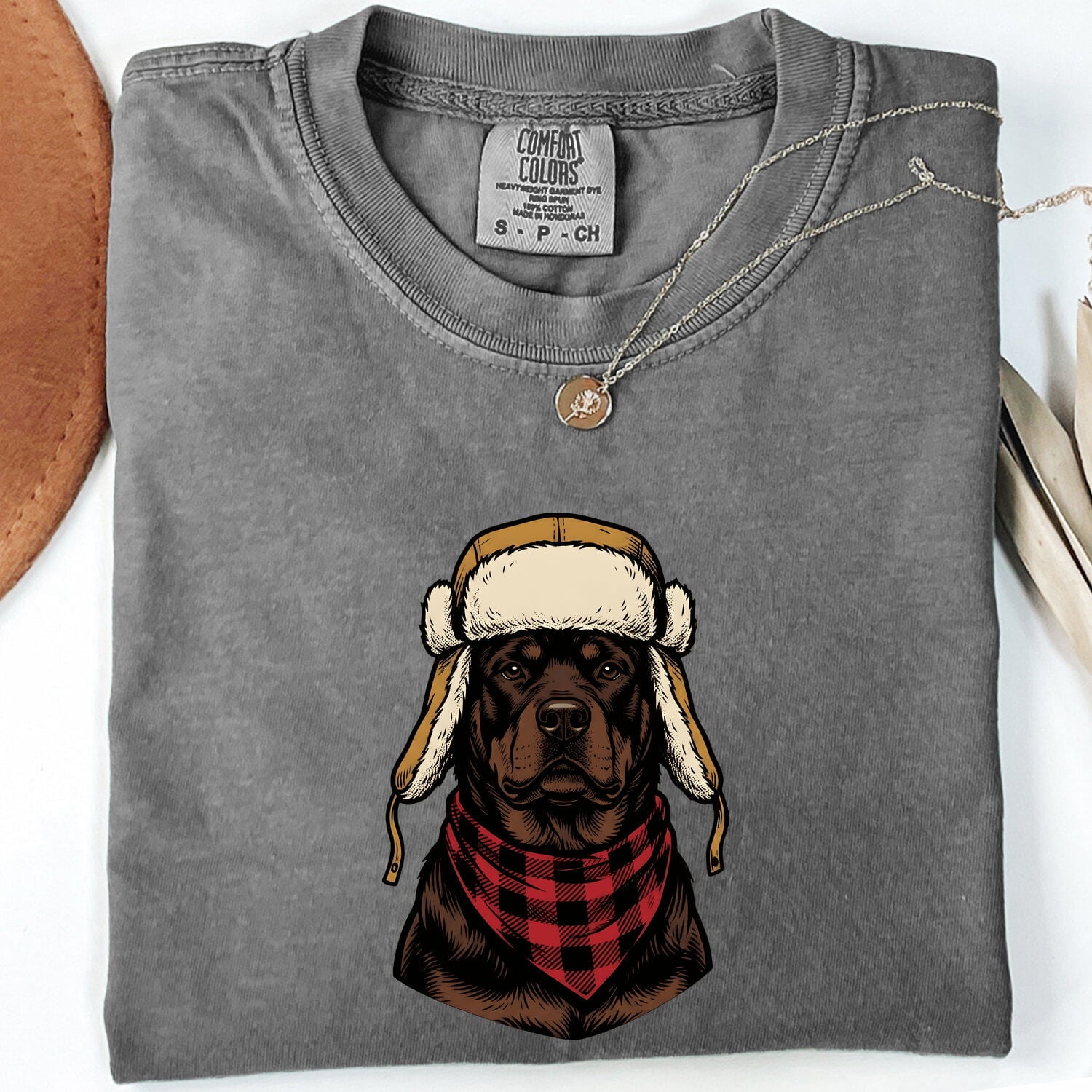 Rottweiler Shirt for Women – Vintage Hand Drawn Retro Adventure Trapper Hat Dog Graphic Tee