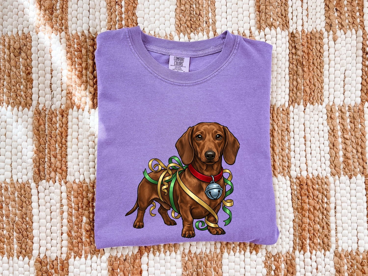 Christmas Dachshund Shirt for Women – Vintage Cartoon Holiday Ribbon Wiener Dog Graphic Tee