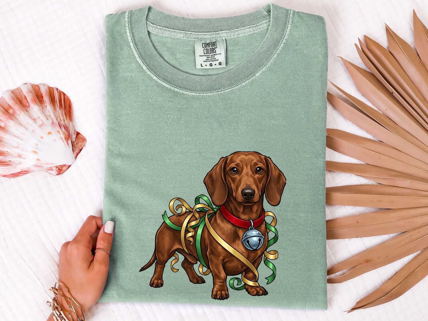 Christmas Dachshund Shirt for Women – Vintage Cartoon Holiday Ribbon Wiener Dog Graphic Tee