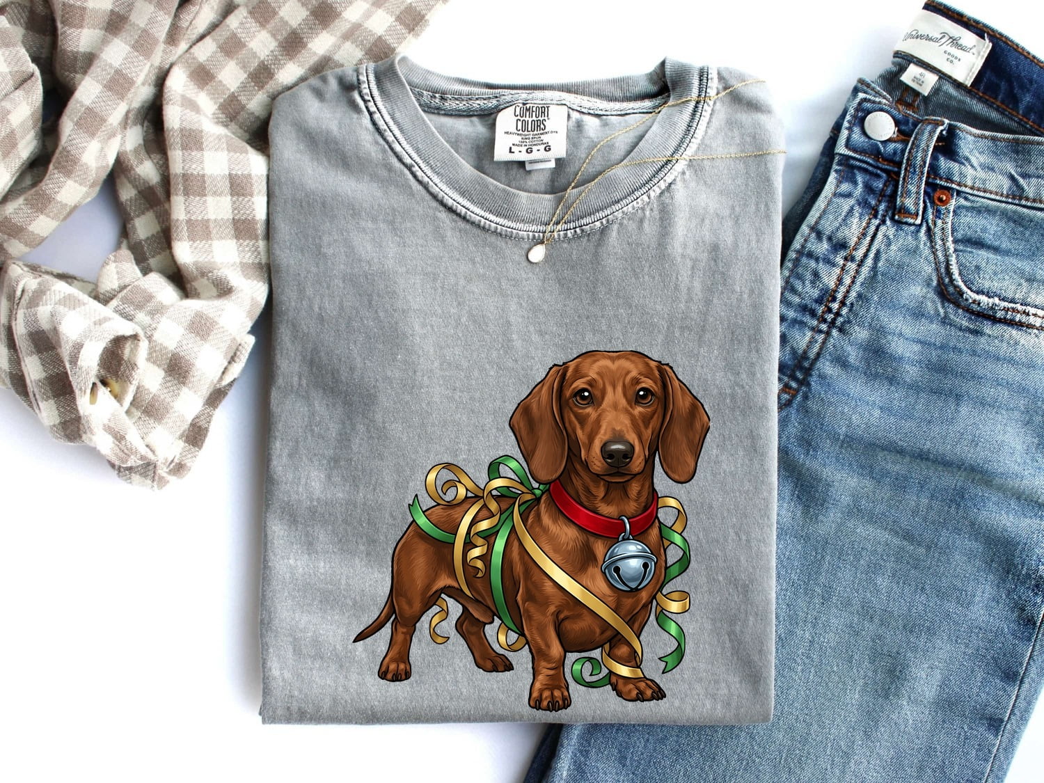 Christmas Dachshund Shirt for Women – Vintage Cartoon Holiday Ribbon Wiener Dog Graphic Tee