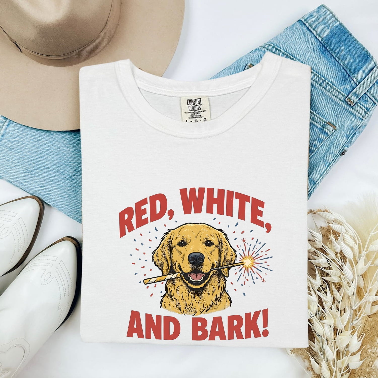 4th of July Golden Retriever Shirt for Women – Hand Drawn Creature Line Art Dog Graphic Tee