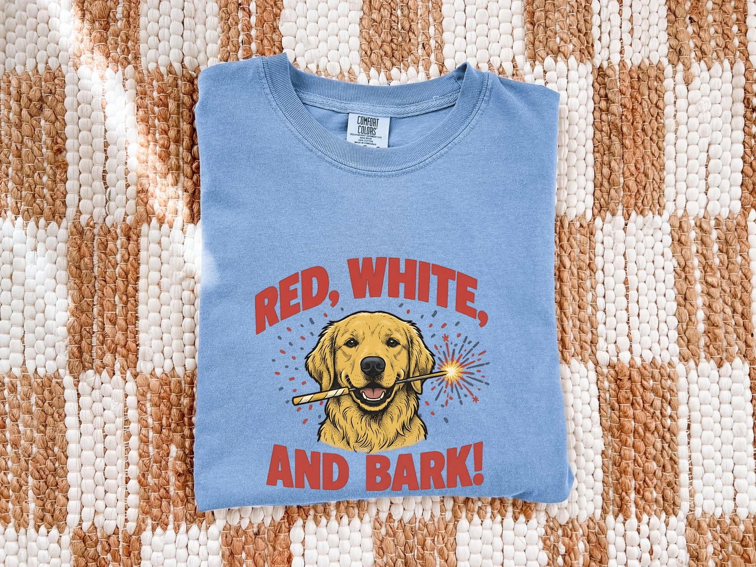 4th of July Golden Retriever Shirt for Women – Hand Drawn Creature Line Art Dog Graphic Tee