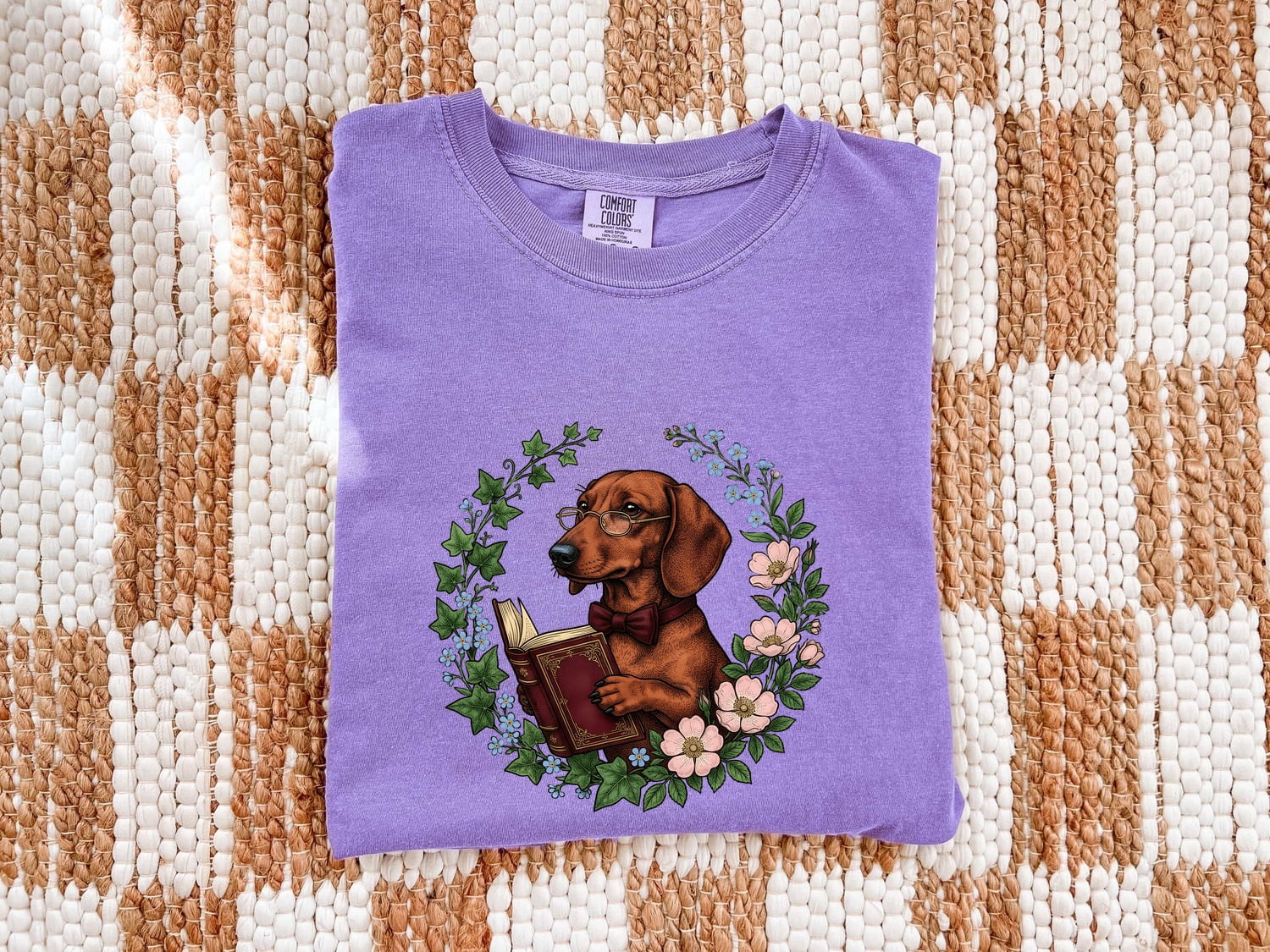 Dachshund Shirt for Women – Vintage Hand Drawn Bibliophile Floral Wreath Wiener Dog Graphic Tee