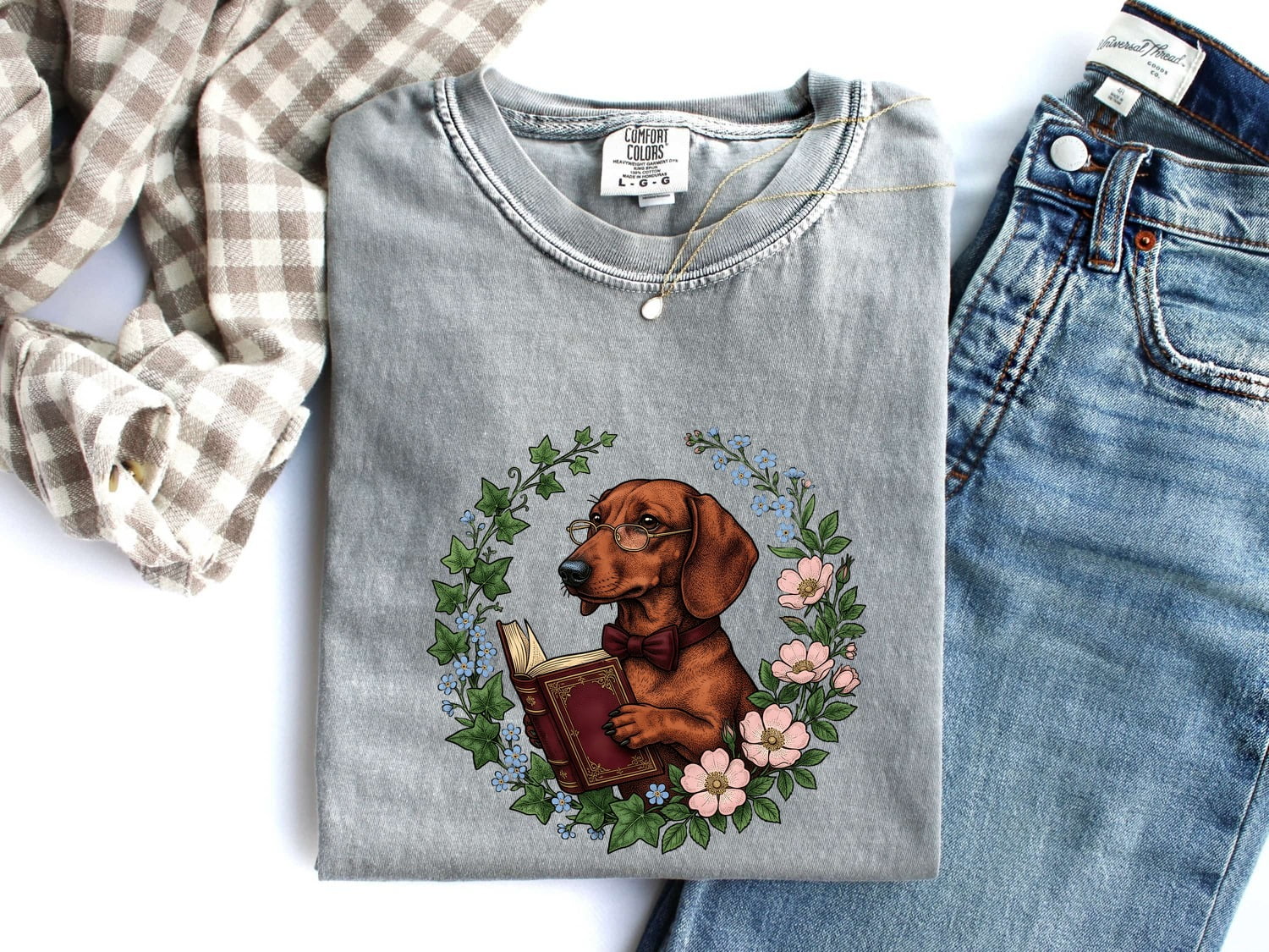 Dachshund Shirt for Women – Vintage Hand Drawn Bibliophile Floral Wreath Wiener Dog Graphic Tee