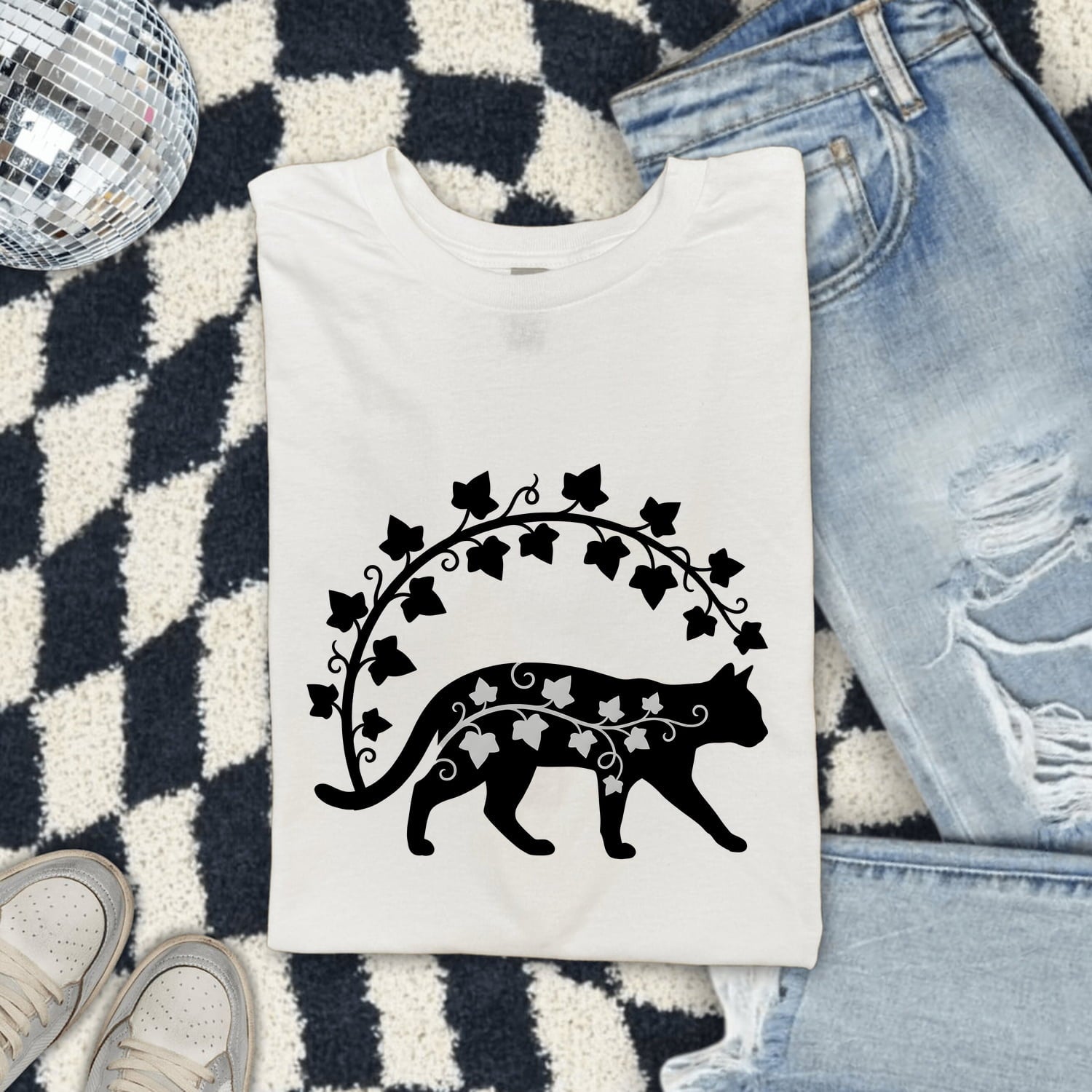 Cat Silhouette Shirt for Women – Line Art Wilderness Outdoor Nature Climbing Leaves Graphic Tee