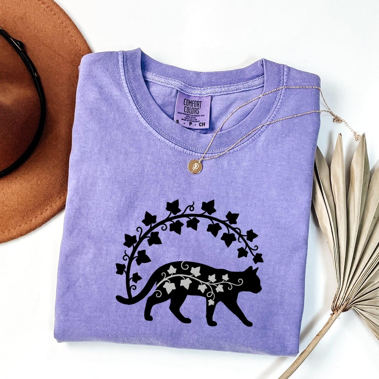 Cat Silhouette Shirt for Women – Line Art Wilderness Outdoor Nature Climbing Leaves Graphic Tee